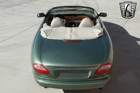 2000 Jaguar XK8 image 11