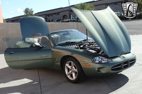 2000 Jaguar XK8 image 37