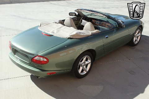 2000 Jaguar XK8 image 12