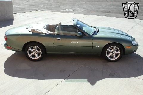 2000 Jaguar XK8 image 13