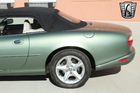 2000 Jaguar XK8 image 39