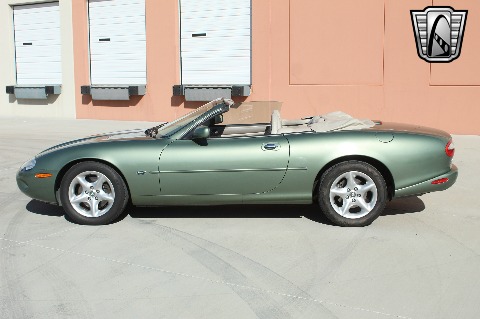 2000 Jaguar XK8 image 16