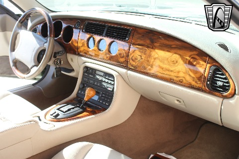 2000 Jaguar XK8 image 94