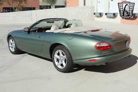 2000 Jaguar XK8 image 17