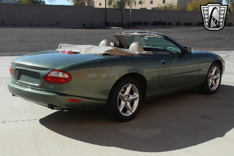2000 Jaguar XK8 image 19