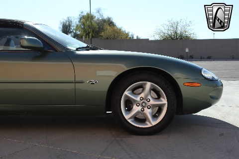 2000 Jaguar XK8 image 45