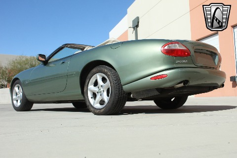 2000 Jaguar XK8 image 25