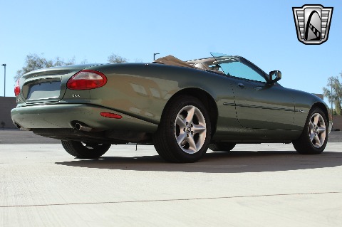 2000 Jaguar XK8 image 27