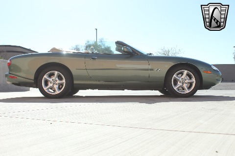 2000 Jaguar XK8 image 28