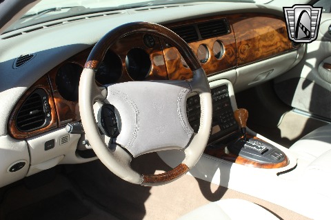 2000 Jaguar XK8 image 80