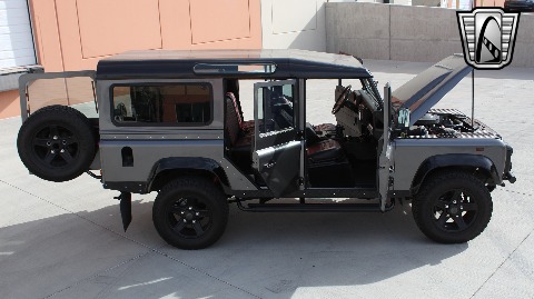 1987 Land Rover Defender image 39