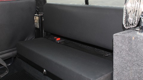 1987 Land Rover Defender image 128