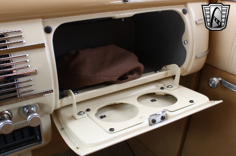 1940 Ford Deluxe image 107