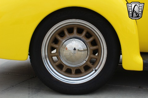 1940 Ford Deluxe image 91