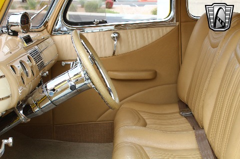 1940 Ford Deluxe image 96