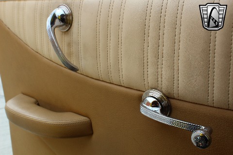 1940 Ford Deluxe image 98