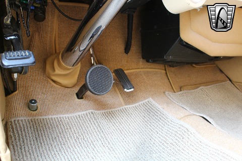 1940 Ford Deluxe image 100