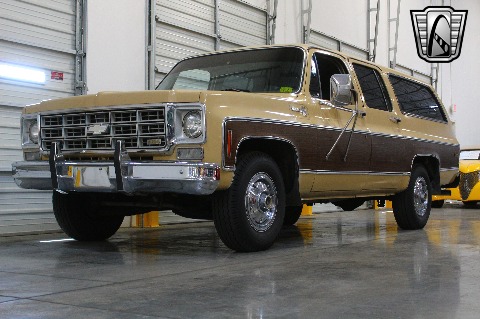 1975 Chevrolet Suburban image 3