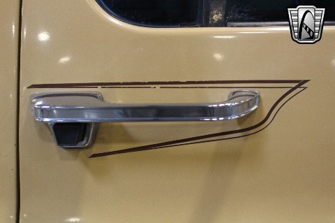 1975 Chevrolet Suburban image 81