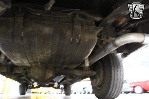 1975 Chevrolet Suburban image 133