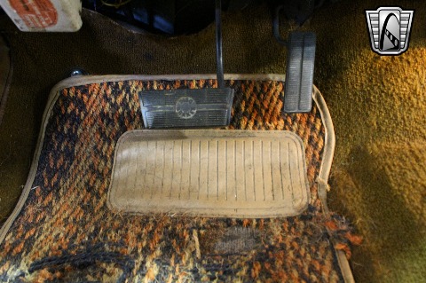 1975 Chevrolet Suburban image 108