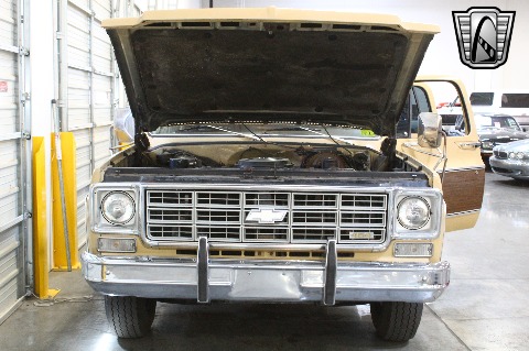 1975 Chevrolet Suburban image 31