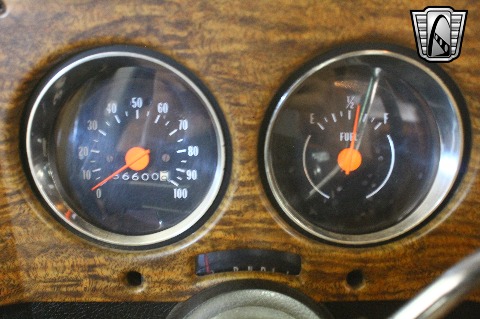 1975 Chevrolet Suburban image 109