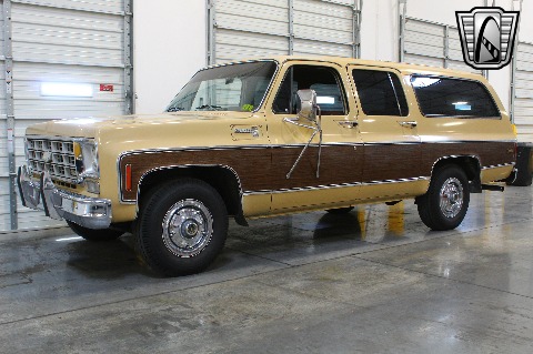 1975 Chevrolet Suburban image 6