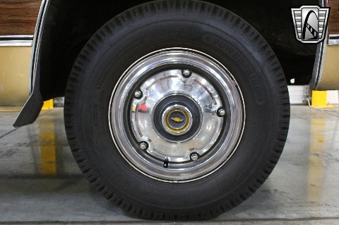 1975 Chevrolet Suburban image 84