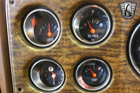 1975 Chevrolet Suburban image 110