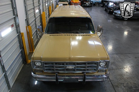 1975 Chevrolet Suburban image 7