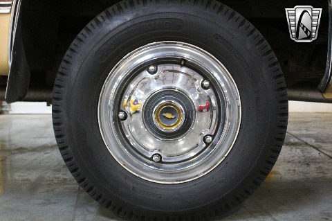 1975 Chevrolet Suburban image 85