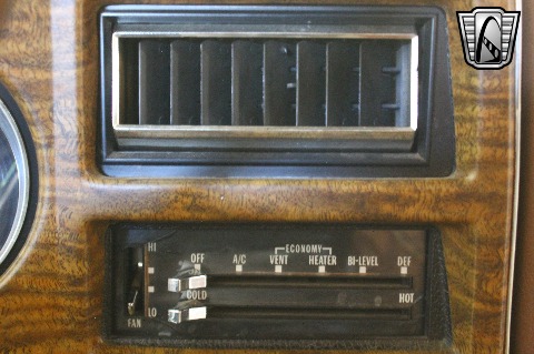 1975 Chevrolet Suburban image 111