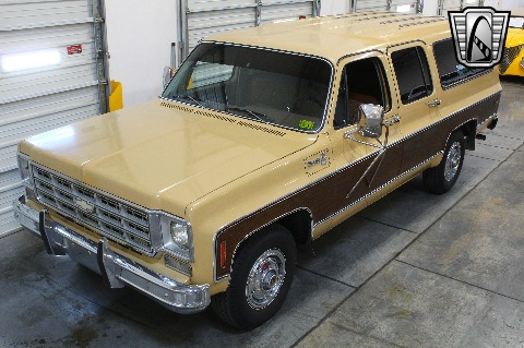 1975 Chevrolet Suburban image 8