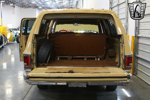 1975 Chevrolet Suburban image 35