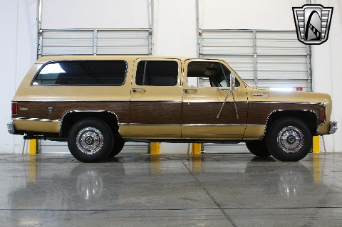 1975 Chevrolet Suburban image 61