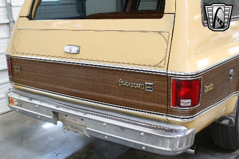 1975 Chevrolet Suburban image 87