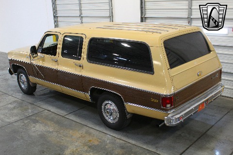 1975 Chevrolet Suburban image 10