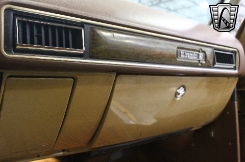 1975 Chevrolet Suburban image 114