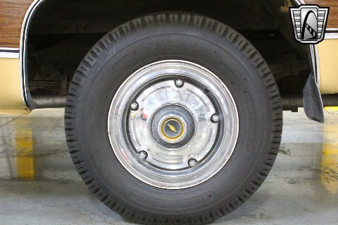 1975 Chevrolet Suburban image 37