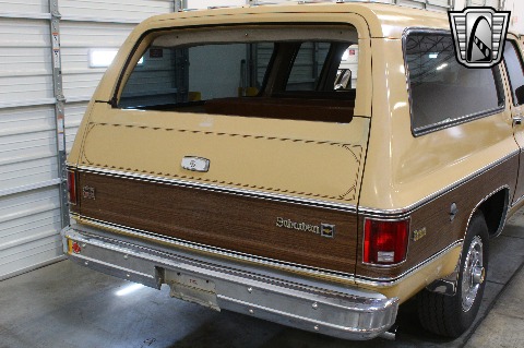 1975 Chevrolet Suburban image 89