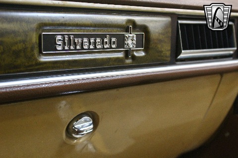 1975 Chevrolet Suburban image 115