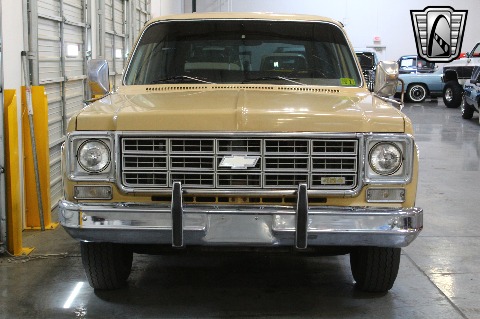 1975 Chevrolet Suburban image 12