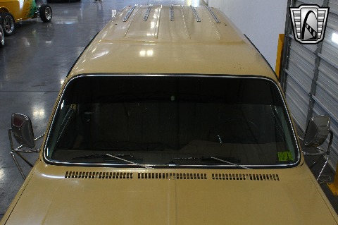 1975 Chevrolet Suburban image 64