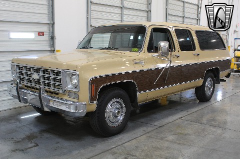 1975 Chevrolet Suburban image 13