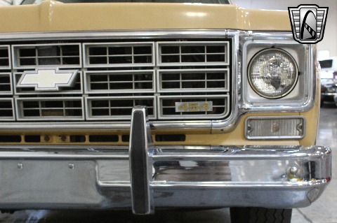 1975 Chevrolet Suburban image 39