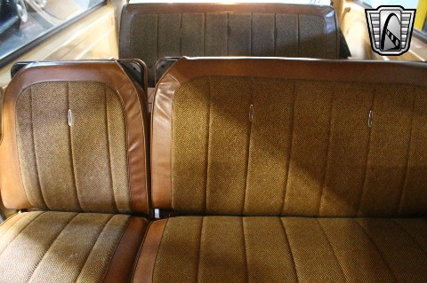 1975 Chevrolet Suburban image 117