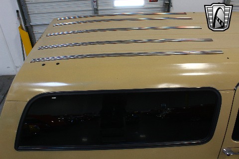 1975 Chevrolet Suburban image 66