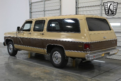 1975 Chevrolet Suburban image 15