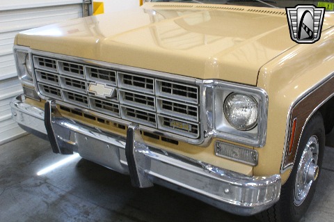 1975 Chevrolet Suburban image 41
